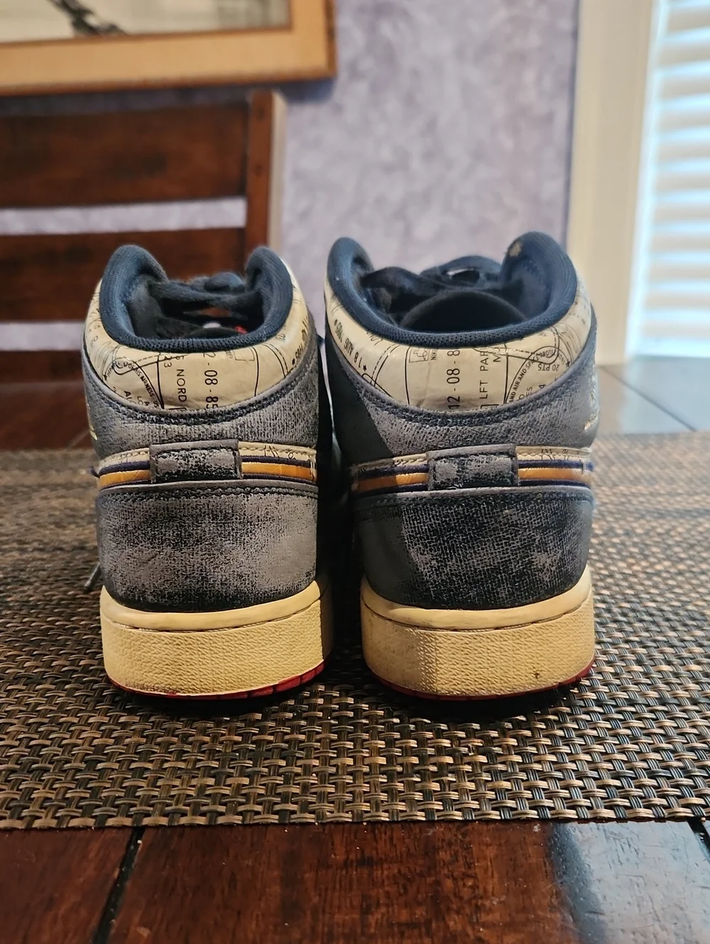 Nike Jordans 1 Mid' Top Blue and Gold - Sneakers, 5.5Y